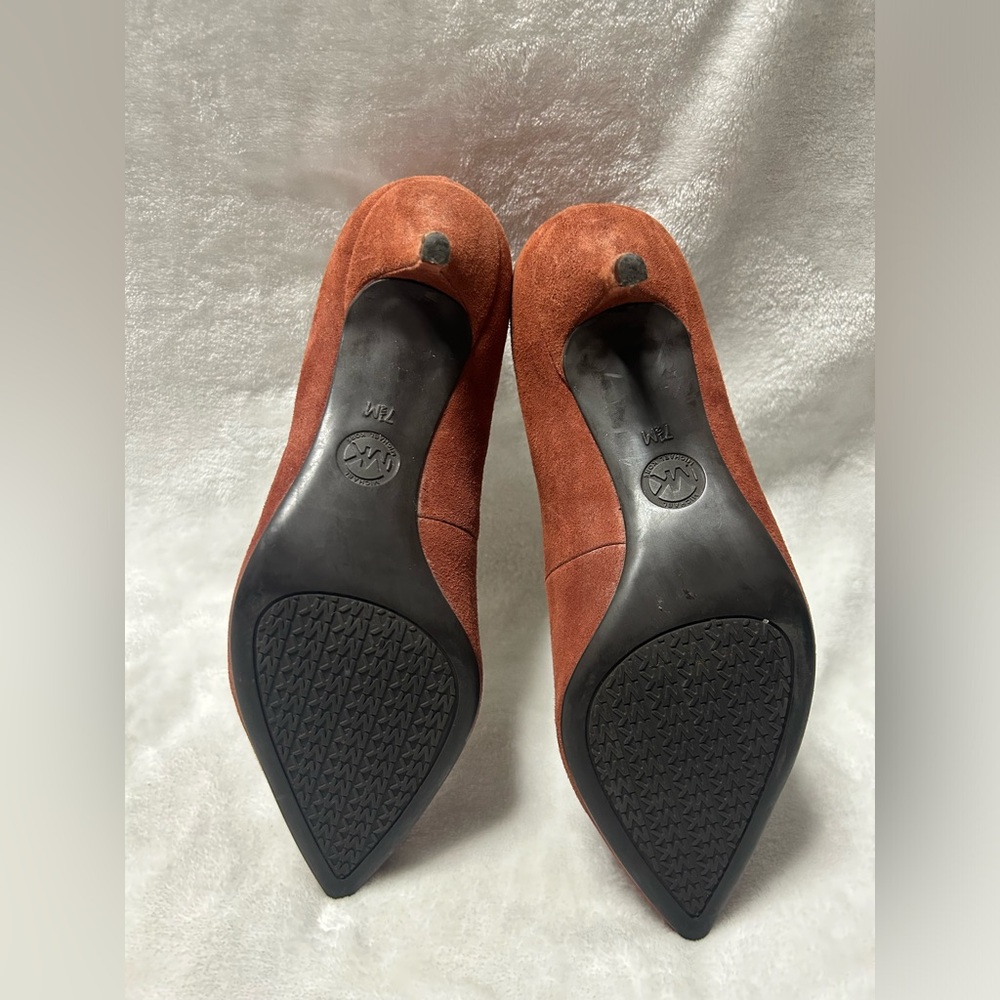 Women’s Michael Kors brown Suede close pointed toe pumps kitten heels size 7.5 - Picture 10 of 11